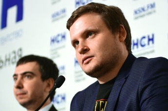 Справа налево: пранкеры Лексус (Алексей Столяров) и Вован (Владимир Кузнецов)