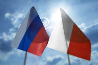 Флаги России и Польши