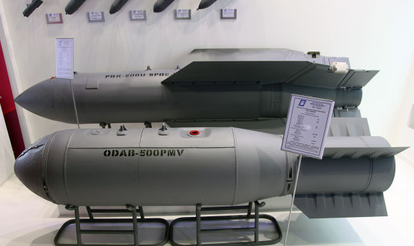 Бомбовая кассета ПБК-500У СПБЭ-К "Дрель" и авиационная бомба ОДАБ-500ПМВ 