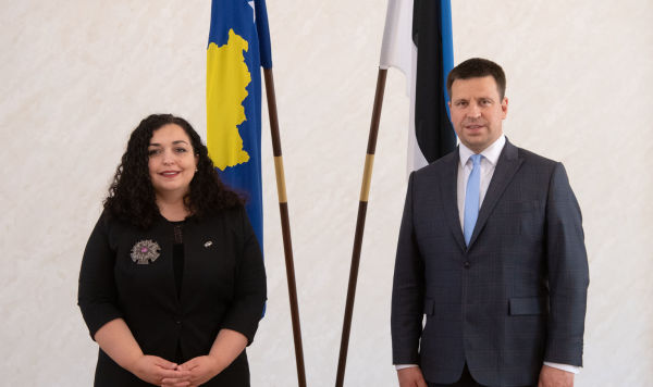 Встреча президента Косово Вьосы Османи-Садриу со спикером Рийгикогу Юри Ратасом в Таллине, 10 июня 2021