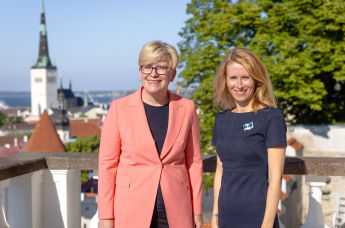 Премьер-министр Эстонии Кая Каллас (справа) и премьер-министр Литвы Ингриде Шимоните на встрече в Таллине, 1 июля 2021