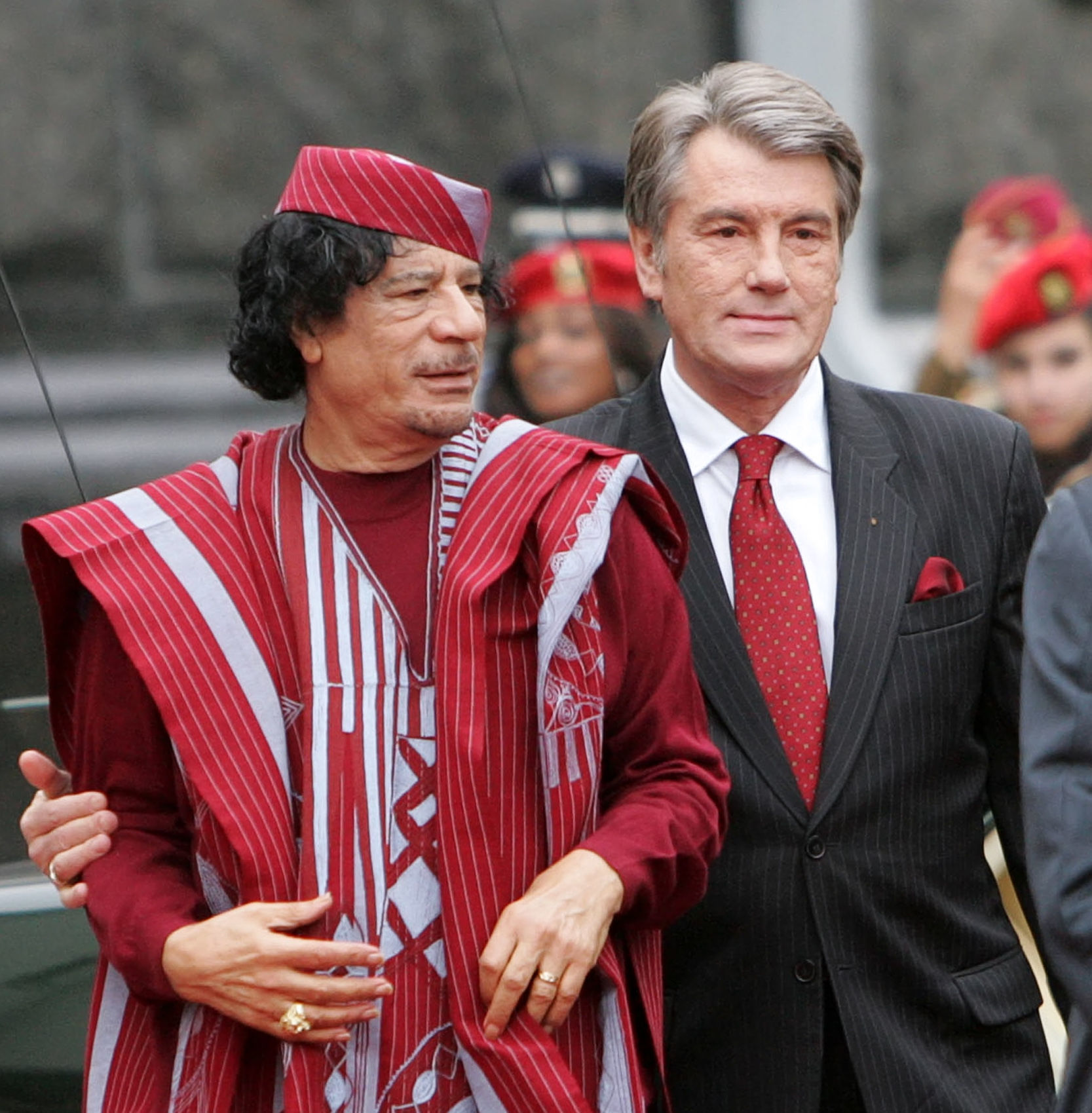 Лидер Социалистической Народной Ливийской Арабской Джамахирии Муамар Каддафи и президент Украины Виктор Ющенко