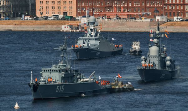 Корабли ВМФ РФ на репетиции парада в честь Дня ВМФ в Санкт-Петербурге, 18 июля 2021