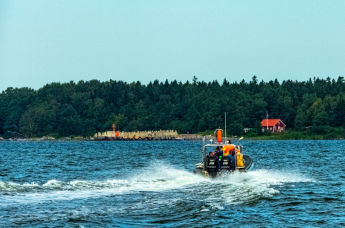 Скоростной катер из порта Рохунеэме волости Виймси на остров Аэгна домчит за пять минут 