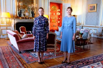 Президент Керсти Кальюлайд (справа) и кронпринцесса Швеции Виктория во время встречи в Стокгольме, Швеция, 27 сентября 2021