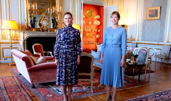 Президент Керсти Кальюлайд (справа) и кронпринцесса Швеции Виктория во время встречи в Стокгольме, Швеция, 27 сентября 2021