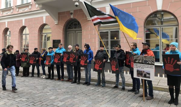 Пикет партии Isamaa и их украинских друзей перед посольством России в Таллине, 30 сентября 2021 года.