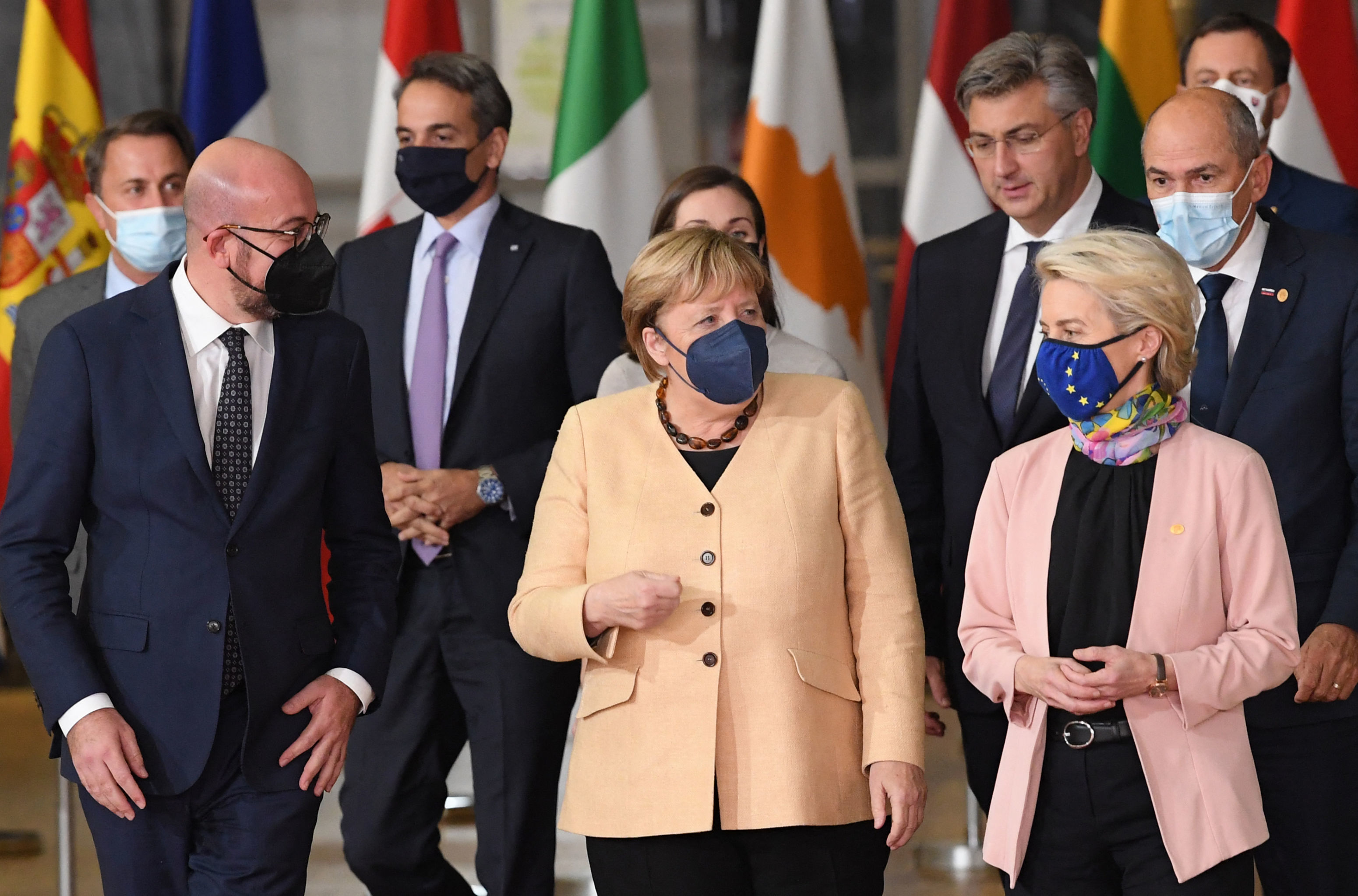 Канцлер ФРГ Ангела Меркель с главой Еврокомиссии Урсулой фон дер Ляйен и главой Евросовета Шарлем Мишелем, Брюссель, 21 октября 2021