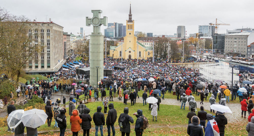 Акция протеста против коронавирусных ограничений, дискриминации и принуждения к вакцинации в Таллине, 23 октября 2021