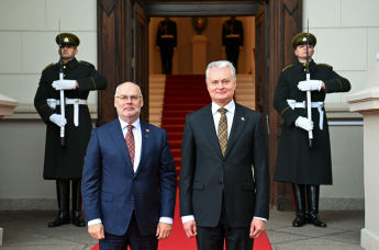Президент Литвы Гитанас Науседа на встрече с новым президентом Эстонии Аларом Карисом в Вильнюсе, 27 октября 2021