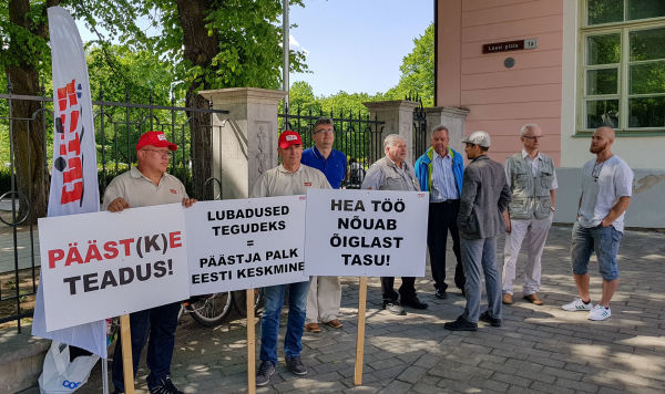 Пикет поддержал и Эстонский профсоюз работников спасательных служб (Eesti Päästeala Töötajate Ametiühing, EPTAÜ) 