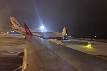 В ночь с 21 на 22 декабря 2021 года в аэропорту Таллина замечен крупнейший в мире по грузоподъемности самолет Ан-124 "Руслан" украинской авиакомпании "Авиалинии Антонова"