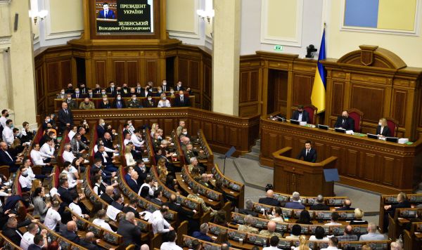 Президент Украины Владимир Зеленский выступает в Верховной раде Украины