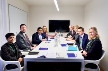 Министр иностранных дел Эстонии Эва-Мария Лийметс встретилась в Таллине с заместителем главы МИД Соединенного Королевства лордом Ахмадом, 10 февраля 2022
