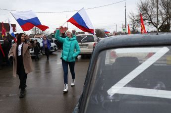Участники акции в поддержку российских военных, задействованных в специальной операции на территории Украины, в Краснодарской крае, 6 марта 2022 