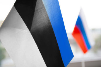 Флаги Эстонии и России