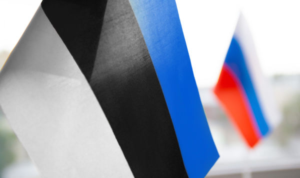 Флаги Эстонии и России