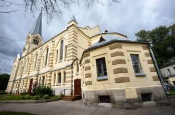 Лютеранский Кафедральный собор святых Петра и Павла в Старосадском переулке в Москве.