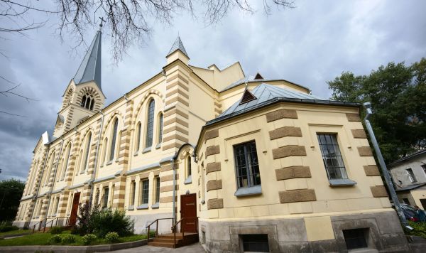 Лютеранский Кафедральный собор святых Петра и Павла в Старосадском переулке в Москве.