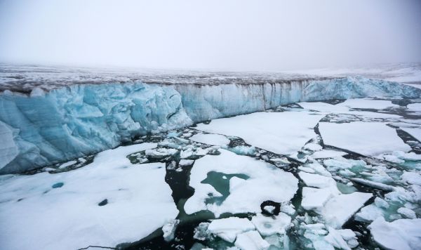 Ледник на острове Чампа в составе архипелага Земля Франца-Иосифа.