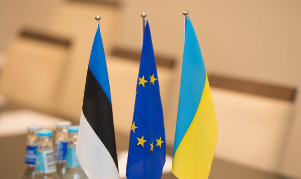Флажки Эстонии, Украины и ЕС