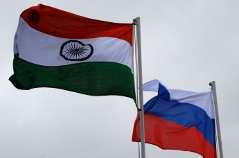 Флаги России и Индии