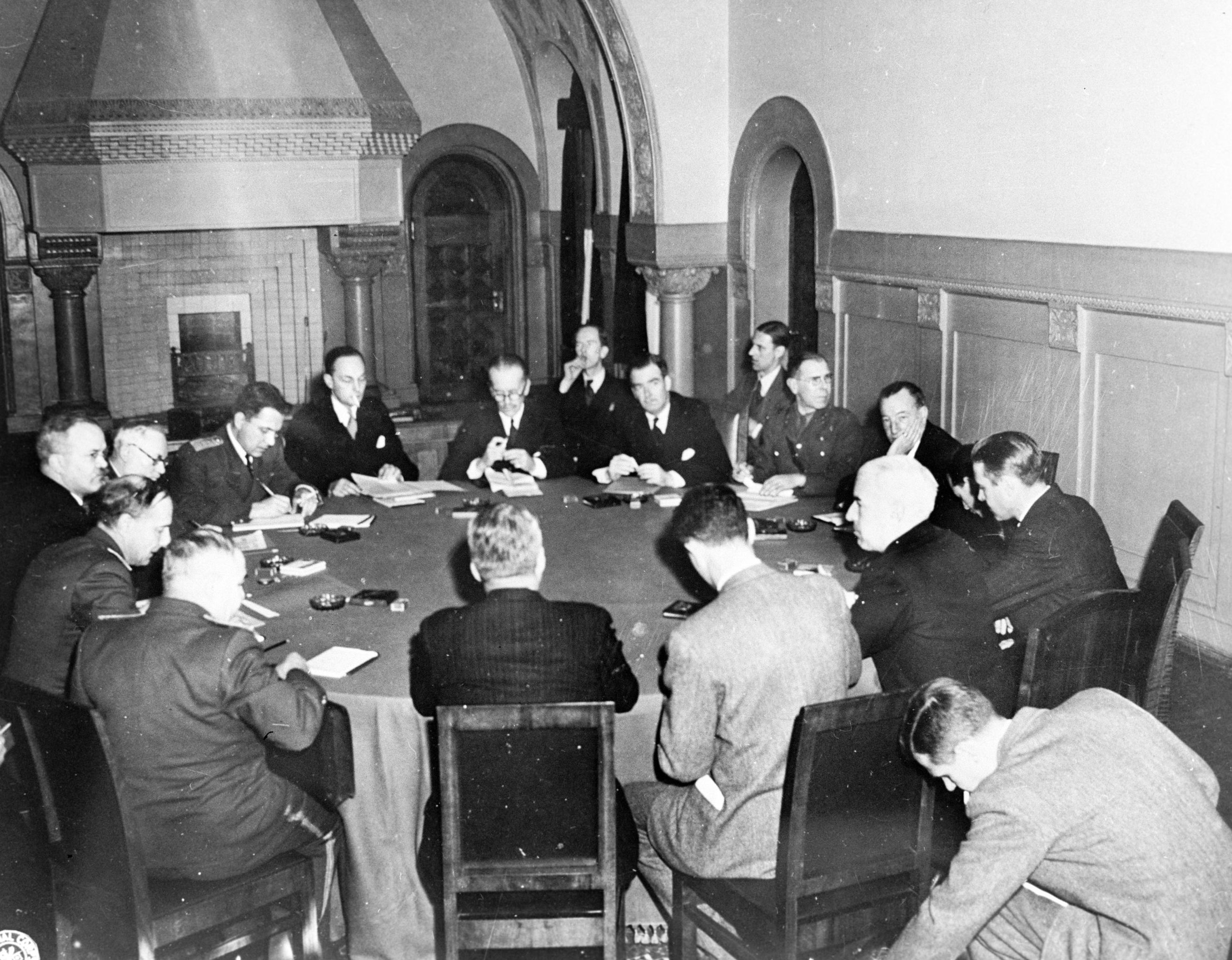 Ялтинская (Крымская) конференция союзных держав (4 - 11 февраля 1945). Рабочая группа.