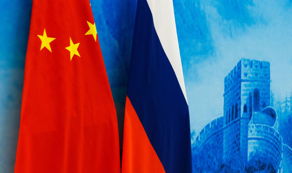 Флаги России и КНР