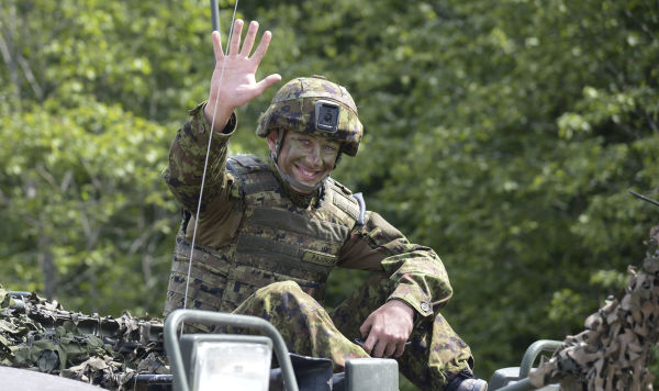 Военнослужащий во время международных военных учений НАТО Saber Strike-2016 на центральном полигоне Сил обороны Эстонии в Тапа.
