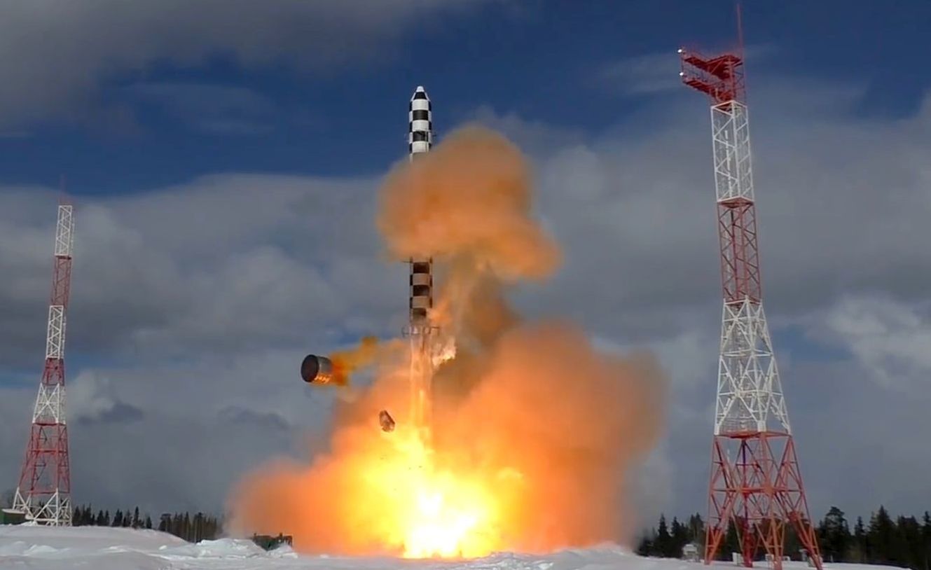 Запуск ракеты "Сармат" с космодрома "Плесецк"