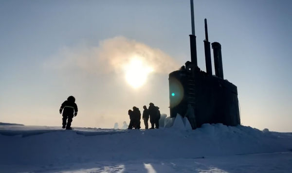 Американская подводная лодка всплыла рядом с российской базой в Арктике