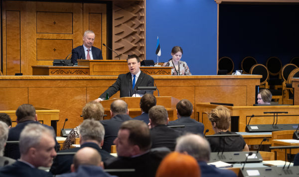 Премьер-министр Юри Ратас выступил перед Рийгикогу с политическим заявлением о ситуации, вызванной распространением коронавируса, 12 марта 2020