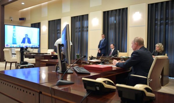 Президент РФ Владимр Путин принял участие в саммите лидеров "Большой двадцатки" по коронавирусу в режиме видеоконференции