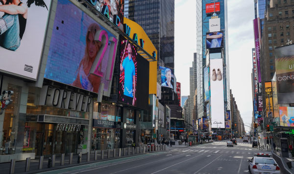 В Нью-Йорке введён режим ЧС в связи с коронавирусом. Пустая улица Таймс-сквер