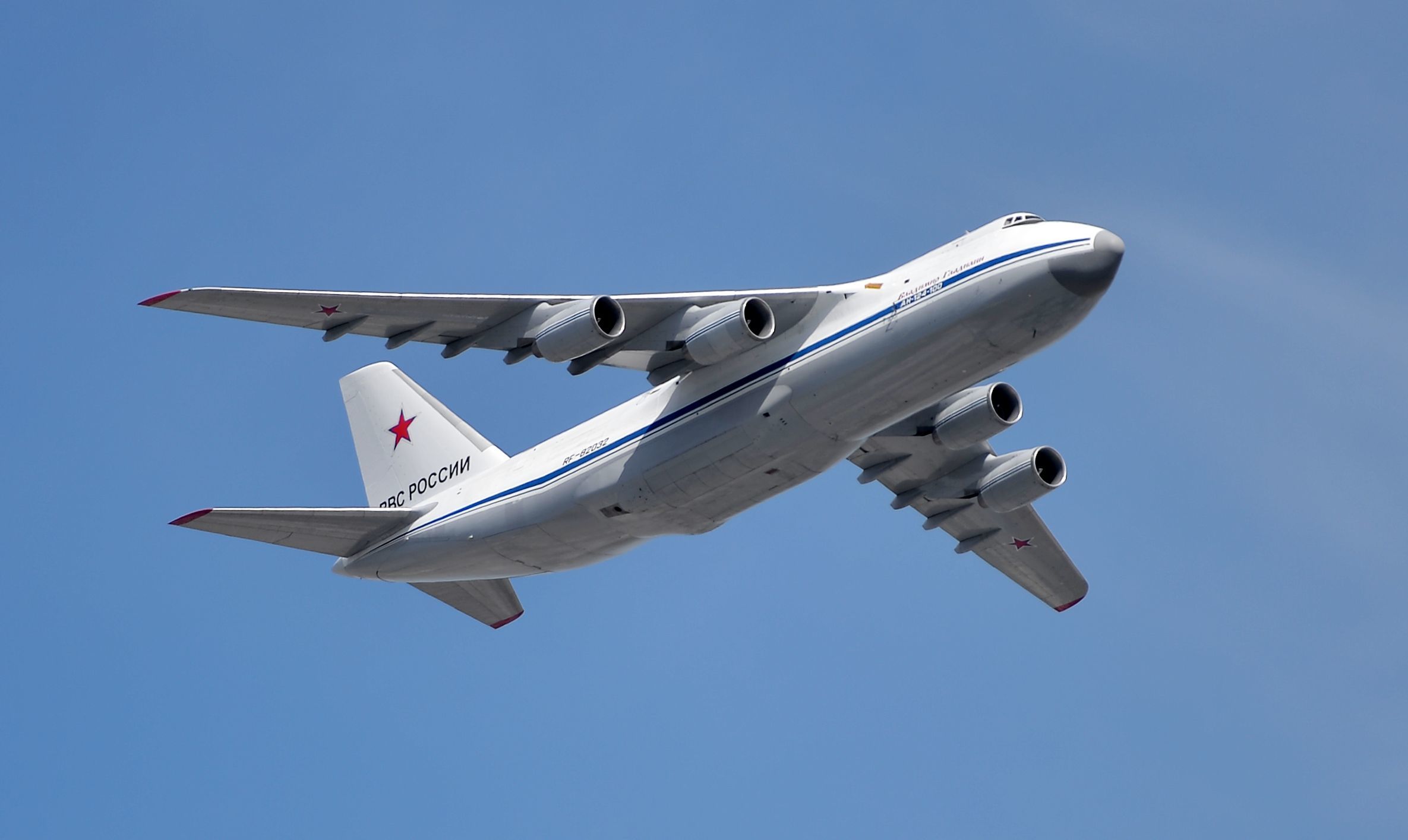 Тяжелый дальний транспортный самолет АН-124-100 "Руслан"