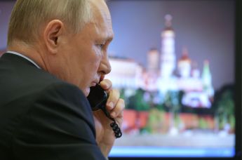 Президент РФ Владимир Путин перед началом совещания по санитарно-эпидемиологической ситуации в России в режиме видеоконференции