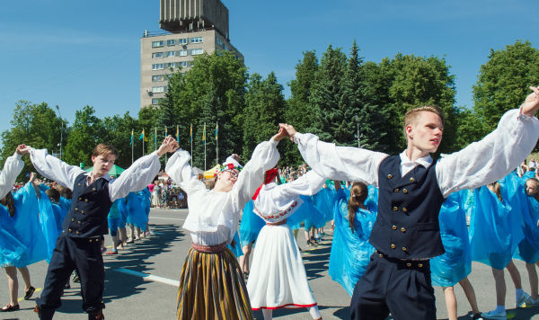 Эстонский танец на Петровской площади
