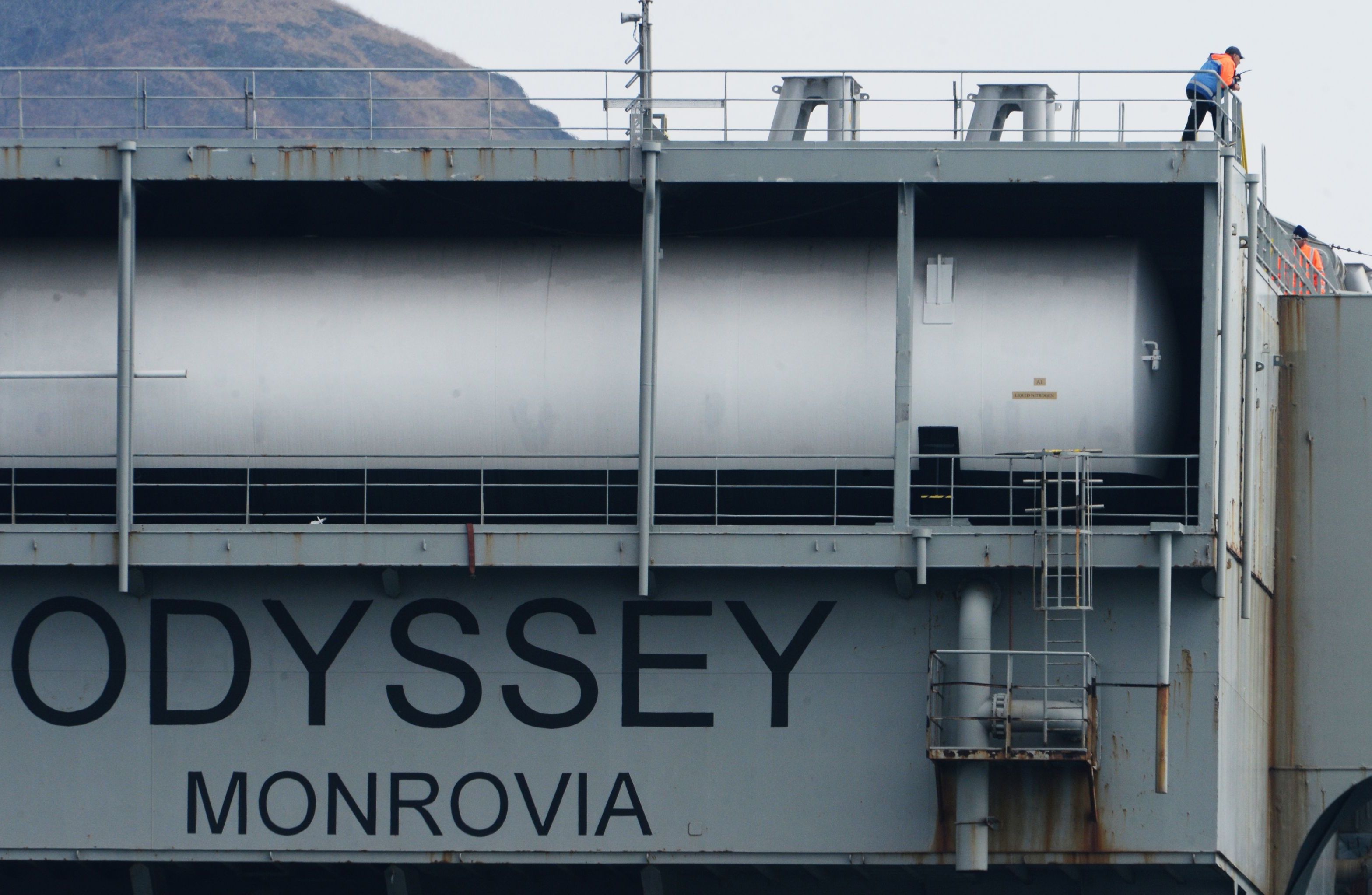 Швартовка стартовой платформы Odyssey плавучего космодрома "Морской старт"