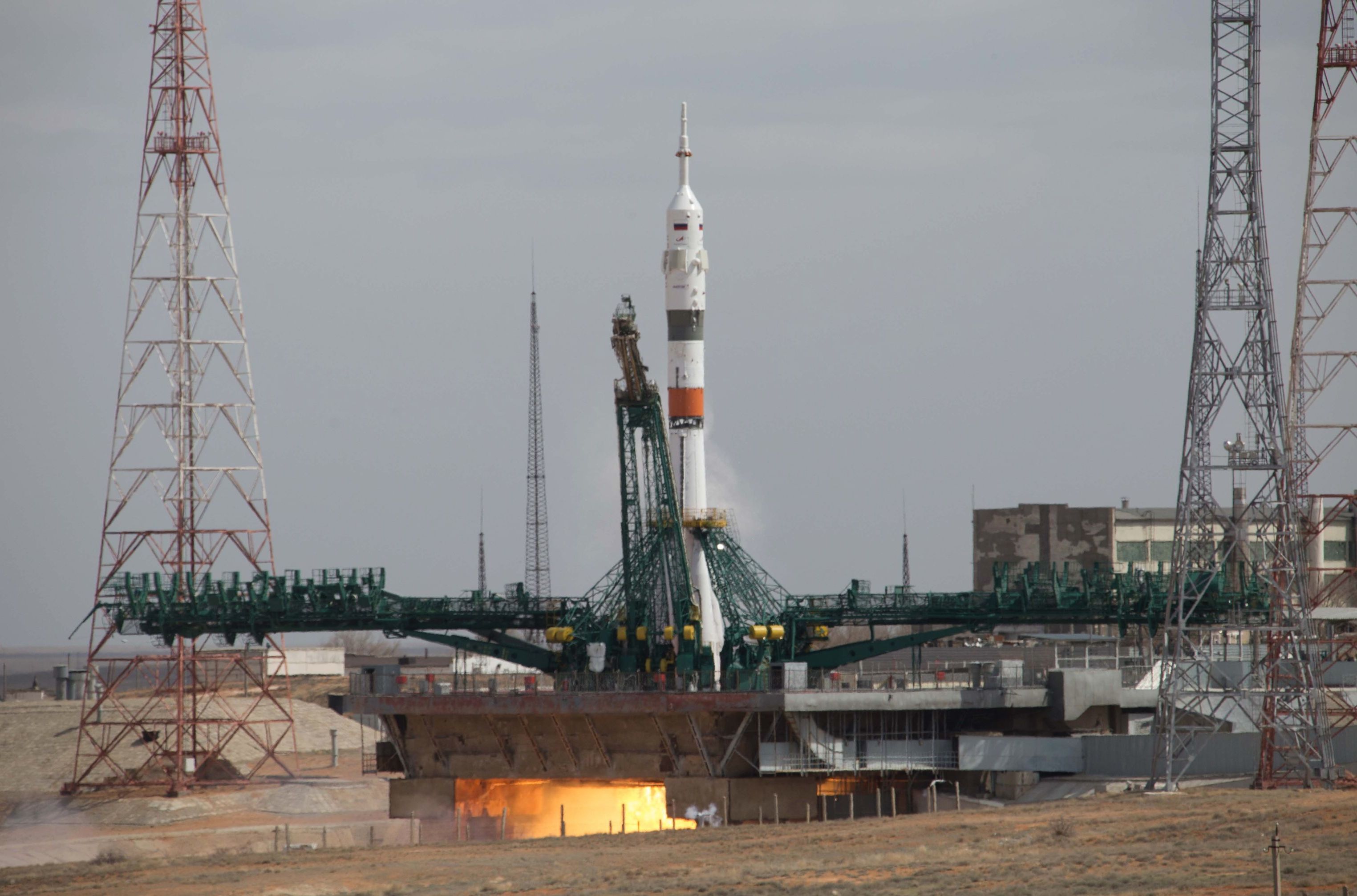 Запуск ракеты-носителя "Союз-2.1а" с пилотируемым кораблем "Союз МС-16" с экипажем МКС-63 со стартовой площадки космодрома Байконур. 