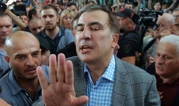 Михаил Саакашвили во время встречи в киевском аэропорту "Борисполь"