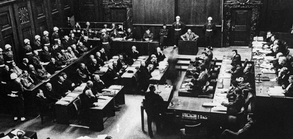 Нюрнбергский процесс — международный судебный процесс над бывшими руководителями гитлеровской Германии. Проходил с 20 ноября 1945 по 1 октября 1946 года в Международном военном трибунале в Нюрнберге (Германия). Одно из заседаний Международного военного трибунала.