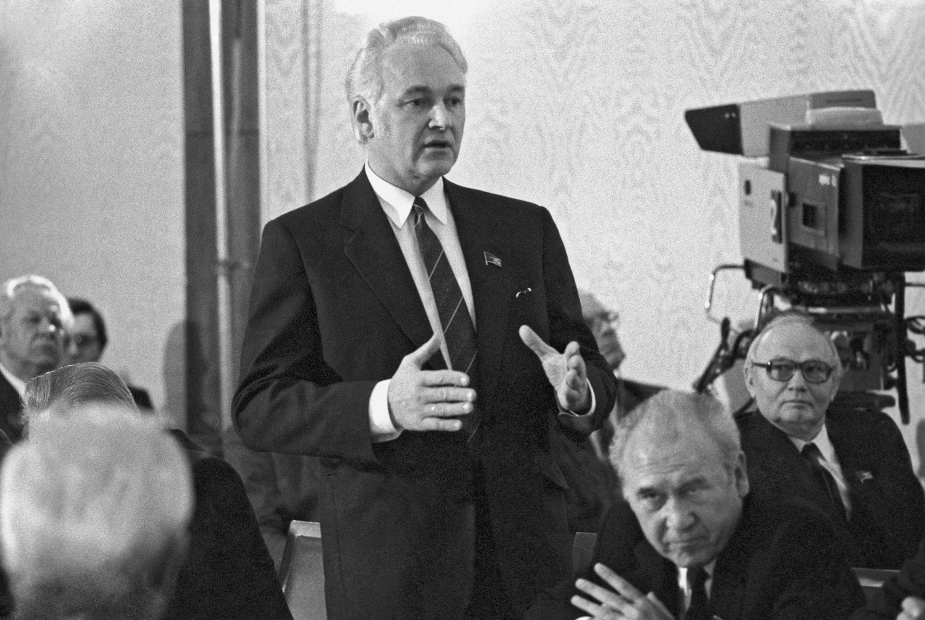 Председатель президиума Верховного Совета Эстонской ССР Арнольд Рюйтель на заседании президиума Верховного Совета СССР.