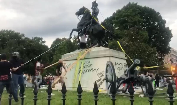 Слезай с коня! В США протестующие пытались повалить памятник 7-му президенту США
