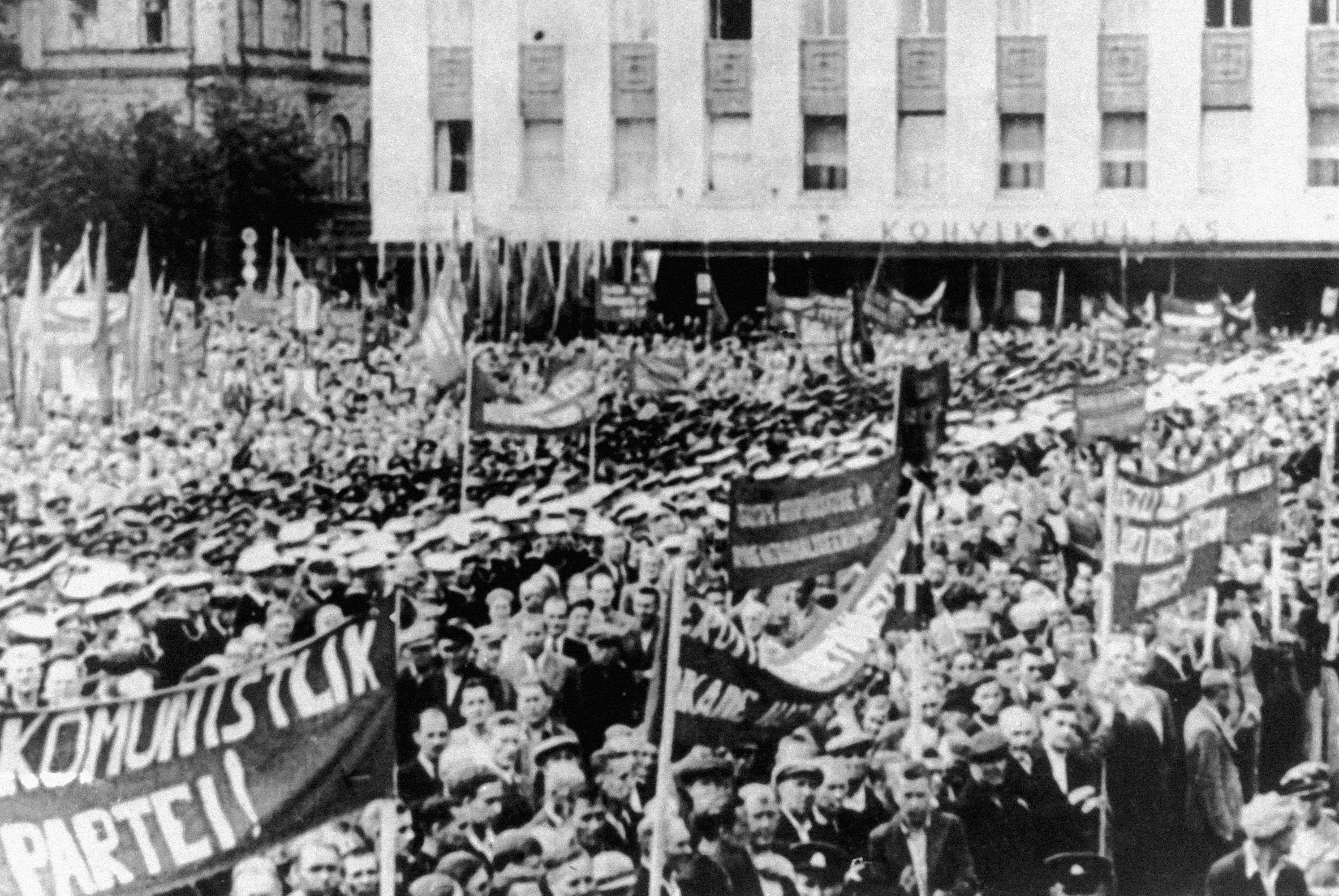 Митинг, посвященный одобрению вхождения Эстонской республики в состав СССР. 