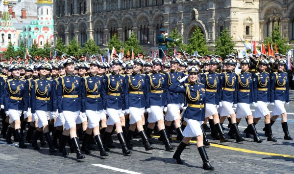 Военнослужащие во время военного парада в ознаменование 75-летия Победы в Великой Отечественной войне 1941-1945 годов на Красной площади в Москве, 24 июня 2020