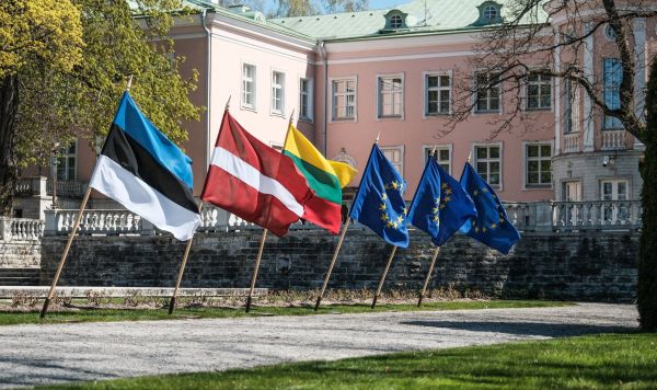 Флаги стран Балтии и ЕС