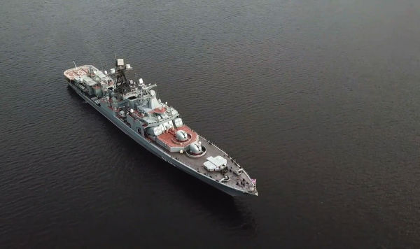 Корабли ВМФ России прибывают в Финский залив для участия в параде