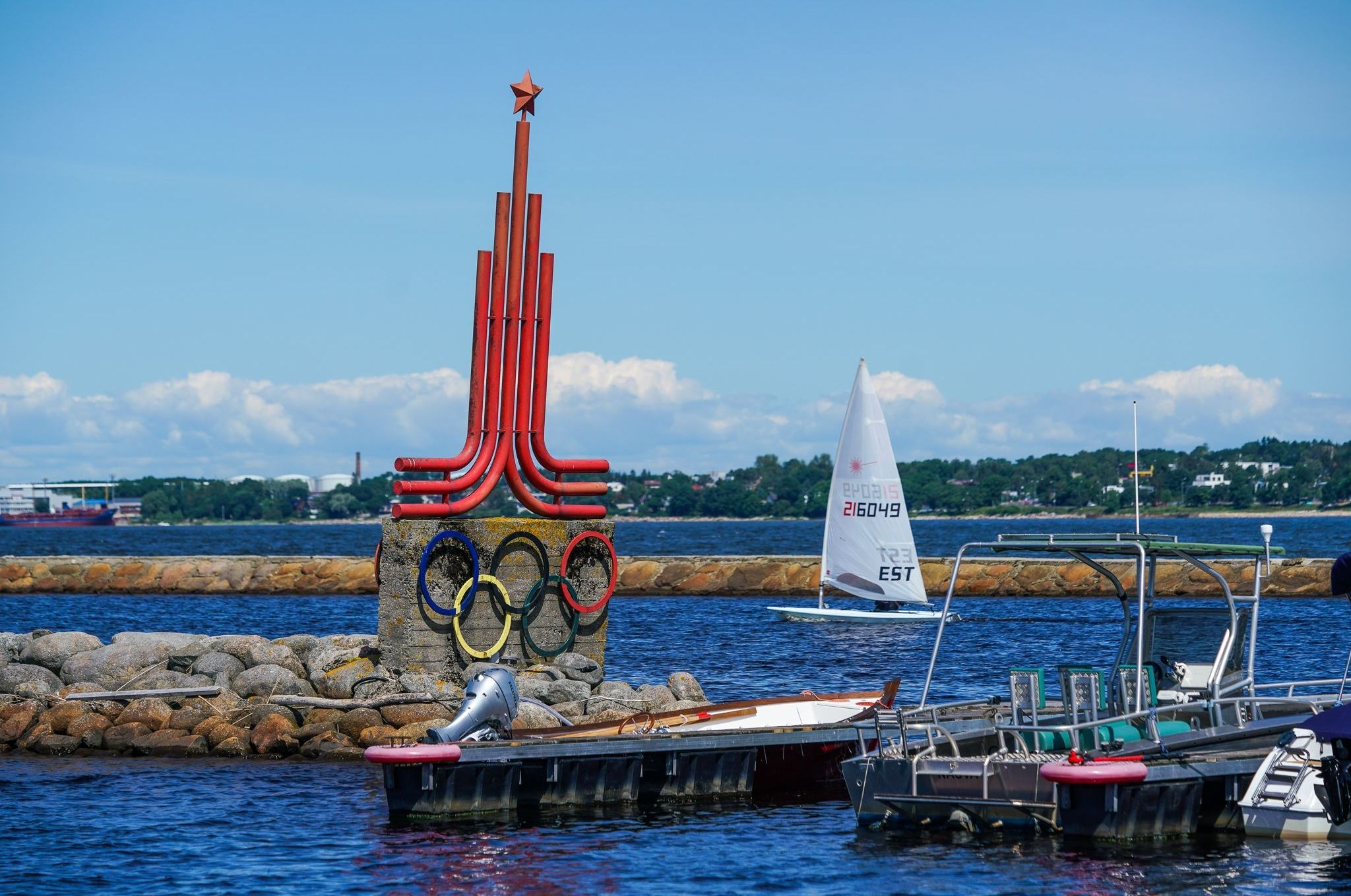 Эмблема Олимпиады-80 на территории Таллинского центра парусного спорта