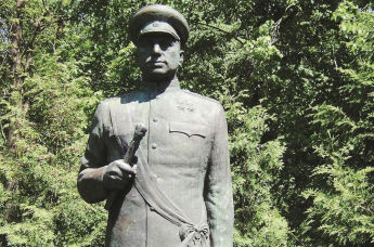 Памятник маршалу Советского Союза Константину Рокоссовскому в Польше