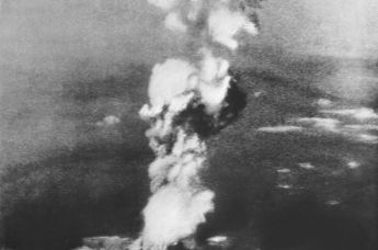Взрыв атомной бомбы в Хиросиме. 6 августа 1945 года.